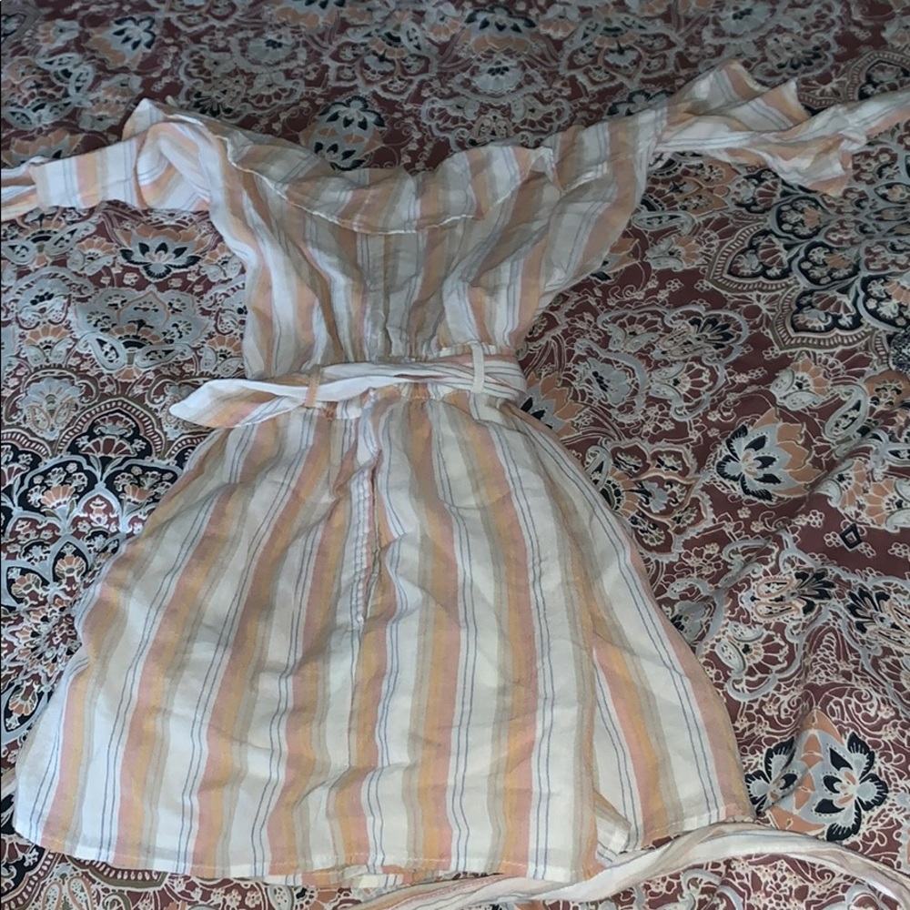 6 women’s XS rompers. NEVER WORN!!!